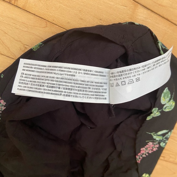 Abercrombie & Fitch black and floral halter top. - Picture 5 of 5